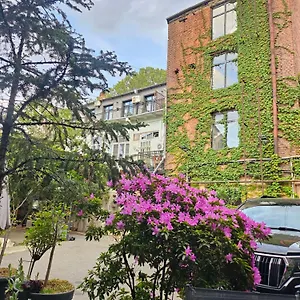  아파트 Old Apartments1